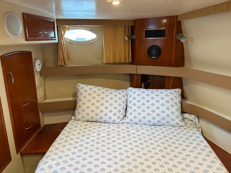 Slide: The Image of Carver Yachts Three Sixty Six Motor Yacht 2004 - 56