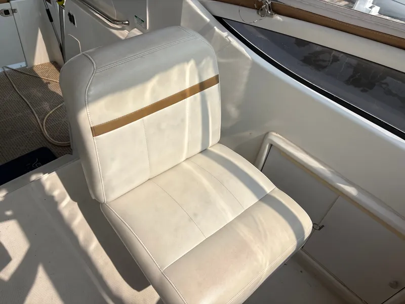 Slide: The Image of Carver Yachts Three Sixty Six Motor Yacht 2004 - 25