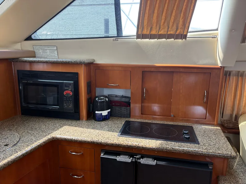 Slide: The Image of Carver Yachts Three Sixty Six Motor Yacht 2004 - 35