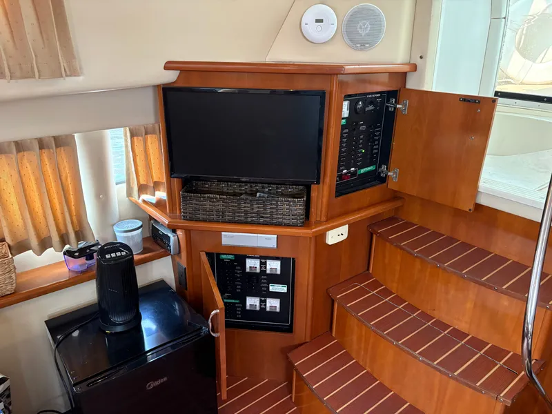 Slide: The Image of Carver Yachts Three Sixty Six Motor Yacht 2004 - 39