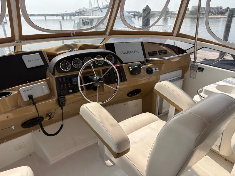 Slide: The Image of Carver Yachts Three Sixty Six Motor Yacht 2004 - 20