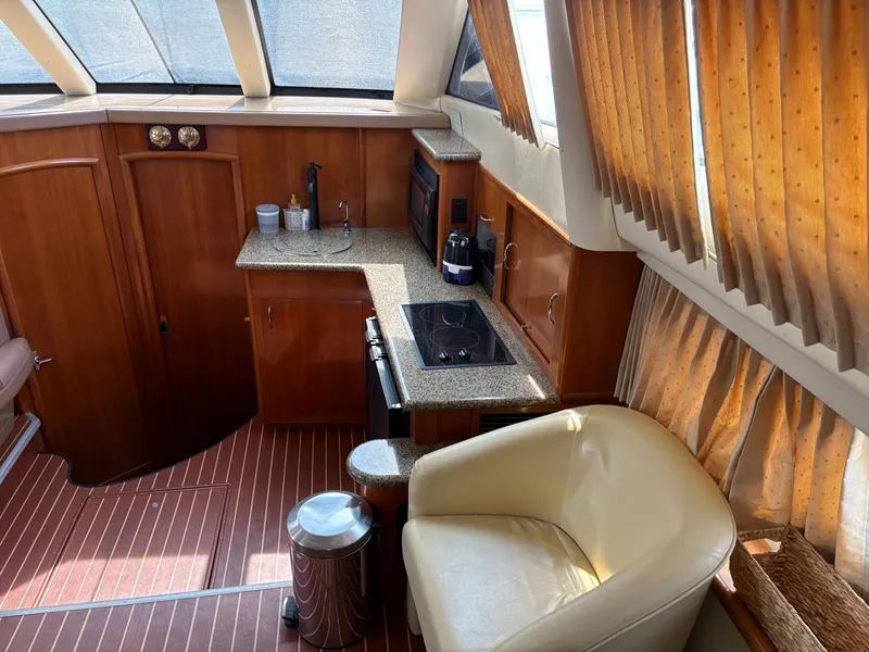 Slide: The Image of Carver Yachts Three Sixty Six Motor Yacht 2004 - 30