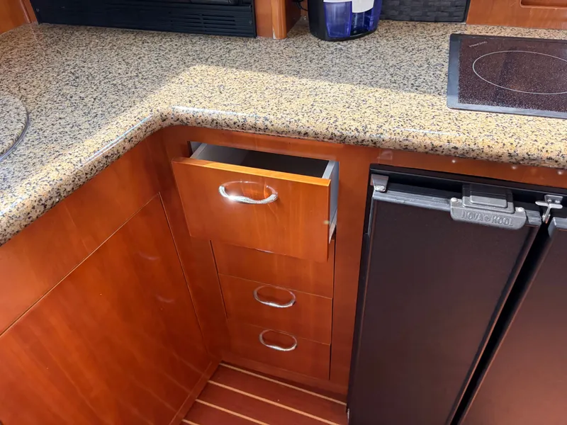 Slide: The Image of Carver Yachts Three Sixty Six Motor Yacht 2004 - 47