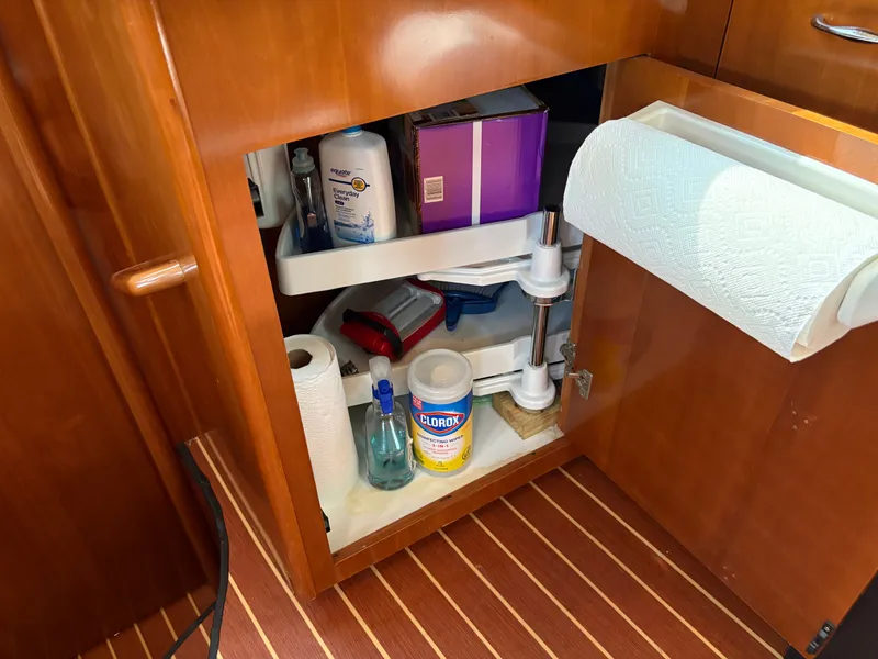 Slide: The Image of Carver Yachts Three Sixty Six Motor Yacht 2004 - 46