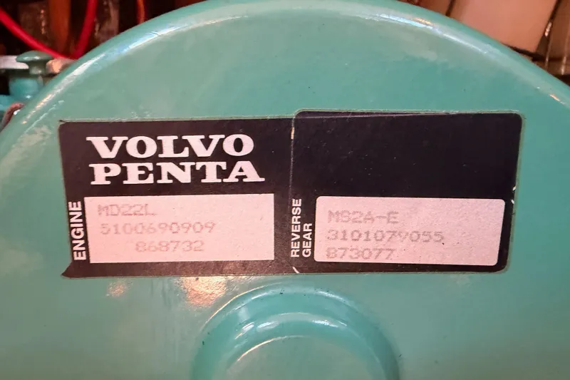 Slide: The Image of Volvo Penta engine label on a 1997 Hunter 430, displaying model and serial numbers. - 86