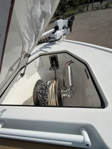 Slide: The Image of Sea Pro 320 DLX Offshore 2022 - 22