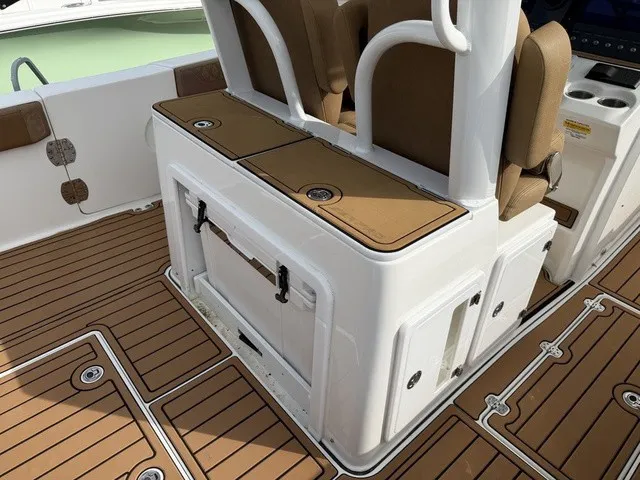 Slide: The Image of Sea Pro 320 DLX Offshore 2022 - 8