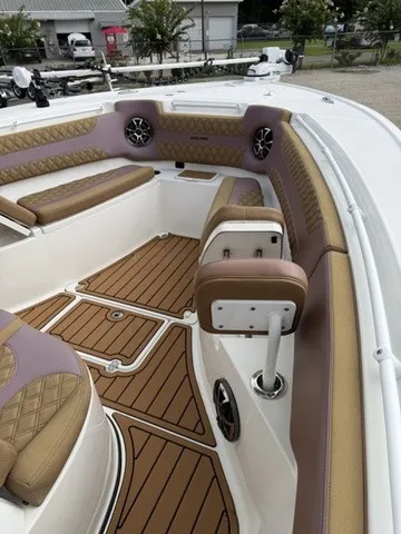 Slide: The Image of Sea Pro 320 DLX Offshore 2022 - 19