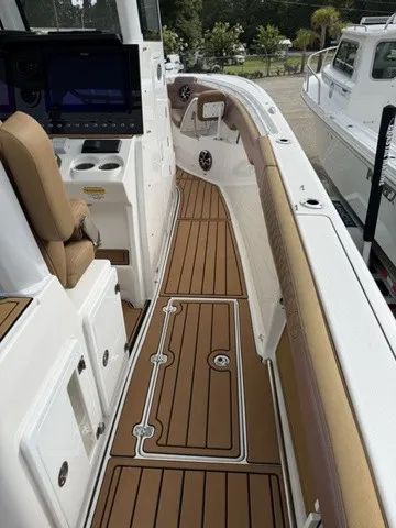 Slide: The Image of Sea Pro 320 DLX Offshore 2022 - 7