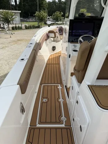 Slide: The Image of Sea Pro 320 DLX Offshore 2022 - 6