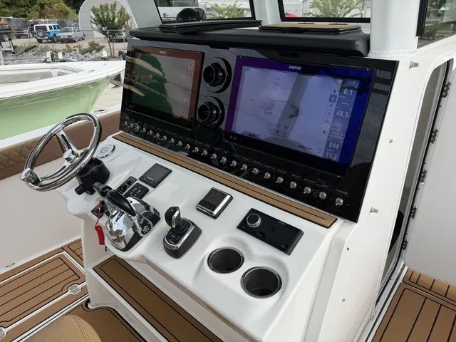 Slide: The Image of Sea Pro 320 DLX Offshore 2022 - 15