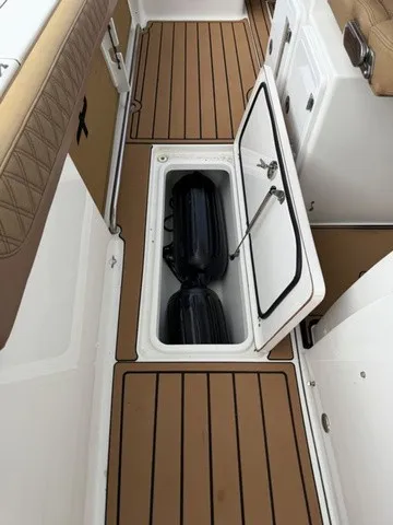 Slide: The Image of Sea Pro 320 DLX Offshore 2022 - 18
