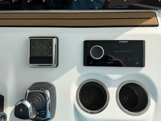 Slide: The Image of Sea Pro 320 DLX Offshore 2022 - 14