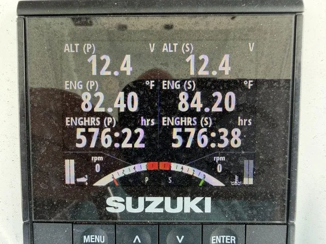 Slide: The Image of Sea Pro 320 DLX Offshore 2022 - 13