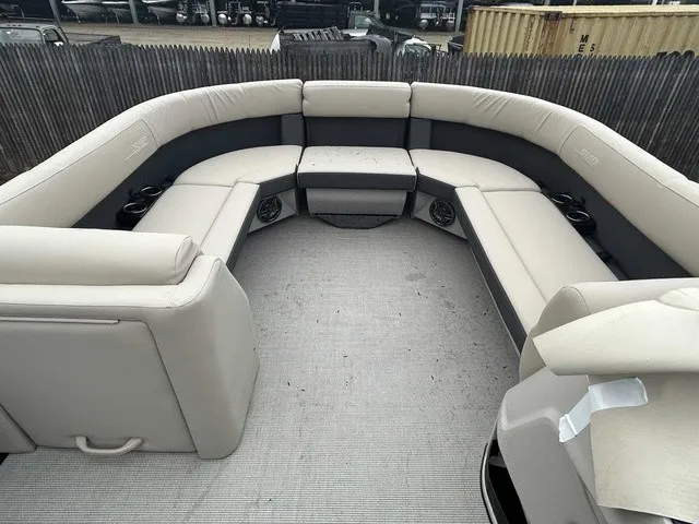 Slide: The Image of Harris Cruiser 230 2024 - 3