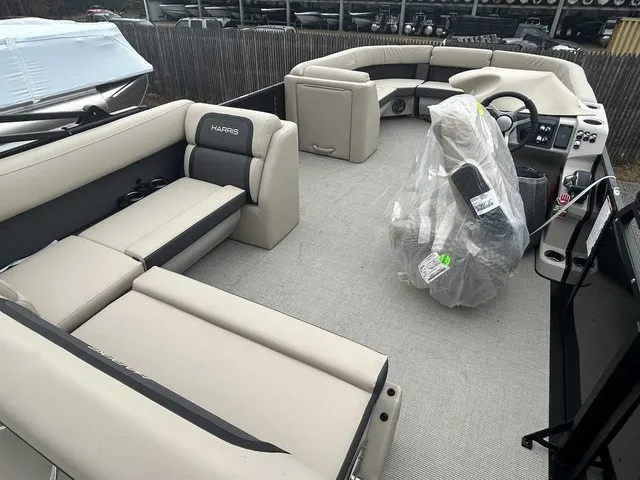 Slide: The Image of Harris Cruiser 230 2024 - 5