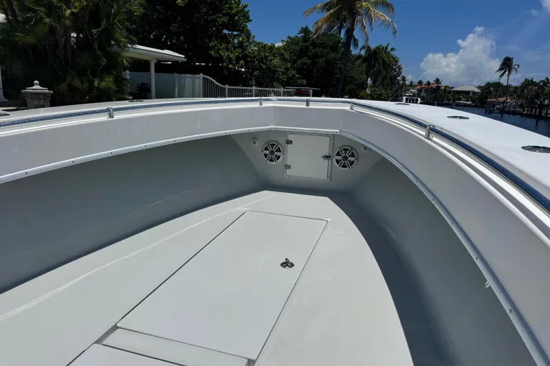 Slide: The Image of 2006 Contender 31 Open boat deck, featuring spacious layout and sleek design. - 24