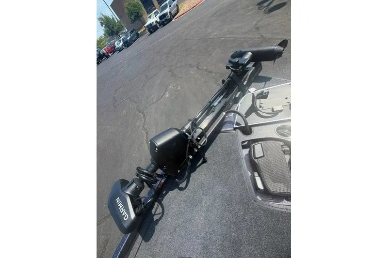 Slide: The Image of 2026 Ranger Z521 boat with Garmin trolling motor on deck in parking lot. - 10