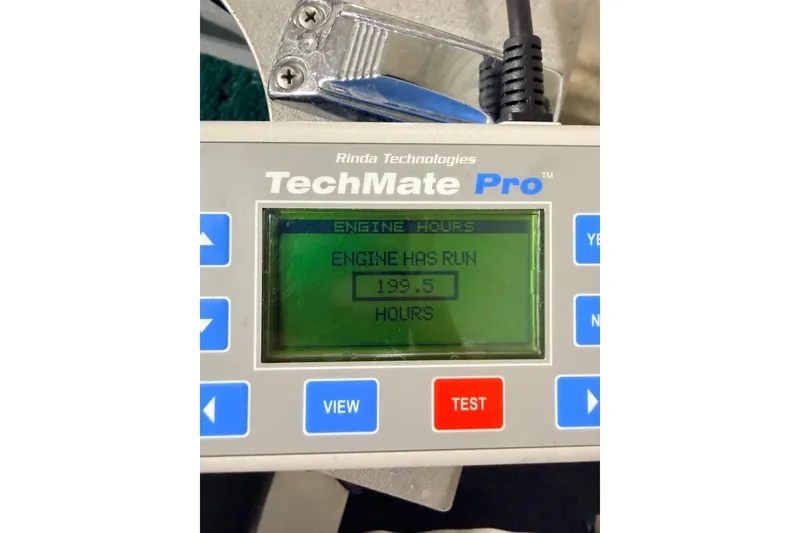 Slide: The Image of TechMate Pro displaying 199.5 engine hours for 2002 Lund 1650 Rebel SS. - 70