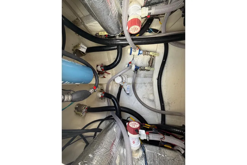 Slide: The Image of 2024 Pathfinder 2600 TRS boat plumbing system with hoses and valves. - 10