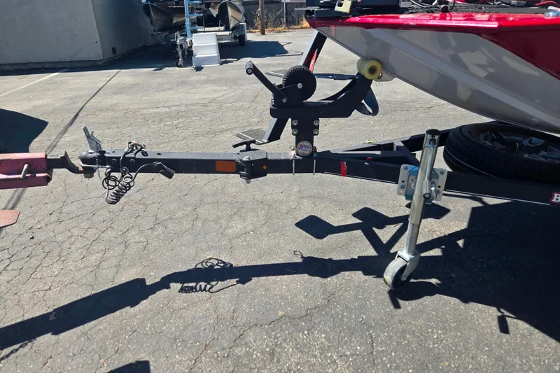 Slide: The Image of Trailer hitch of a 2021 Tracker Bass Tracker Classic XL boat in a parking lot. - 56