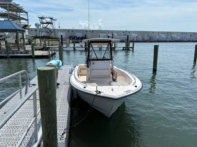 Slide: The Image of Grady-White 222 Fisherman 2002 - 1
