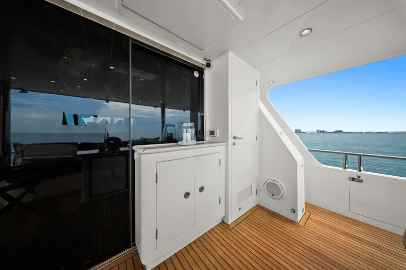 Slide: The Image of Luxurious 2015 Hampton Endurance yacht interior with ocean view and sleek design. - 86