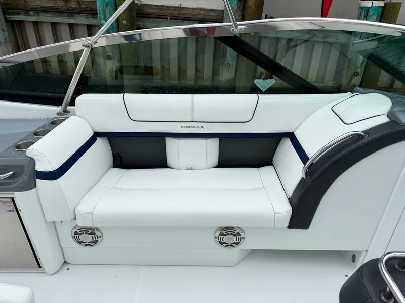 Slide: The Image of The 2014 Formula 350 Crossover Bowrider features a sleek white bench seat with blue accents. - 13