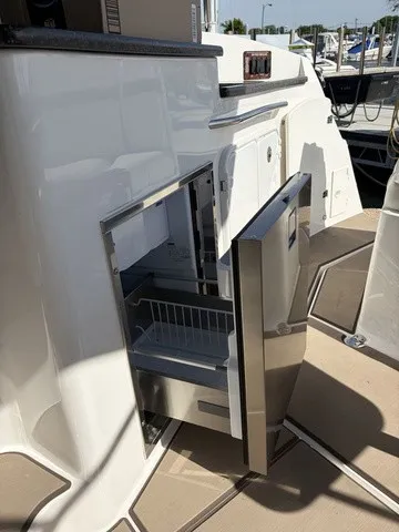 Slide: The Image of Rinker 310 Express 2013 - 16