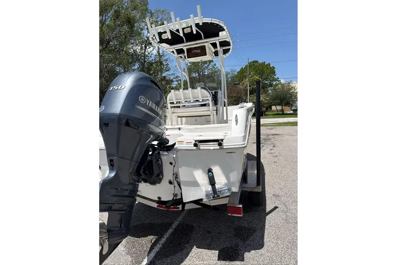 Slide: The Image of 2021 Robalo R180 Center Console boat with Yamaha 150 outboard motor. - 7