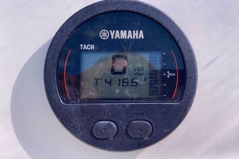 Slide: The Image of Yamaha tachometer displaying 418.6 hours on a 2019 Brig Eagle 650 boat. - 9