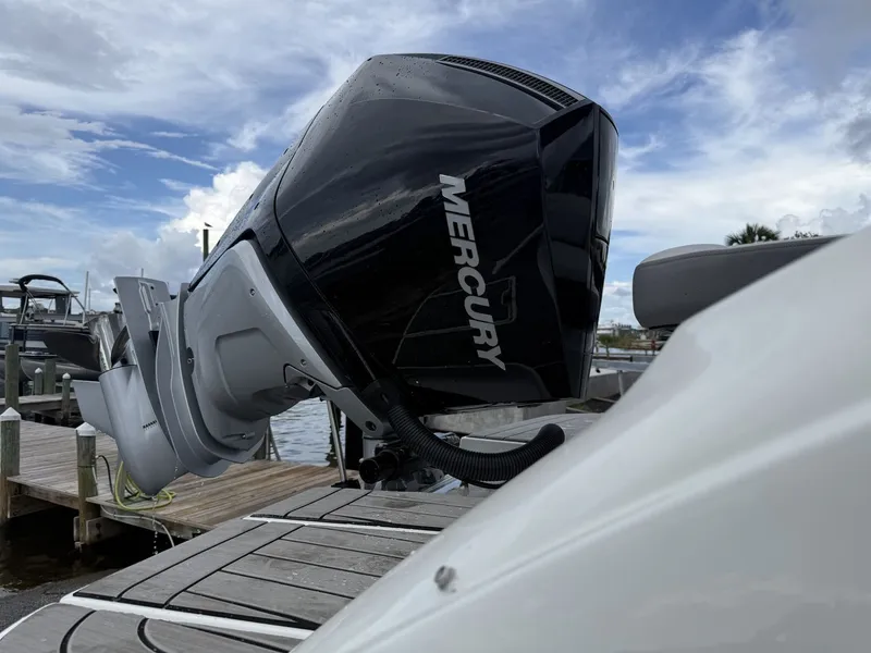 Slide: The Image of Sea Ray SDX 250 Outboard 2026 - 14