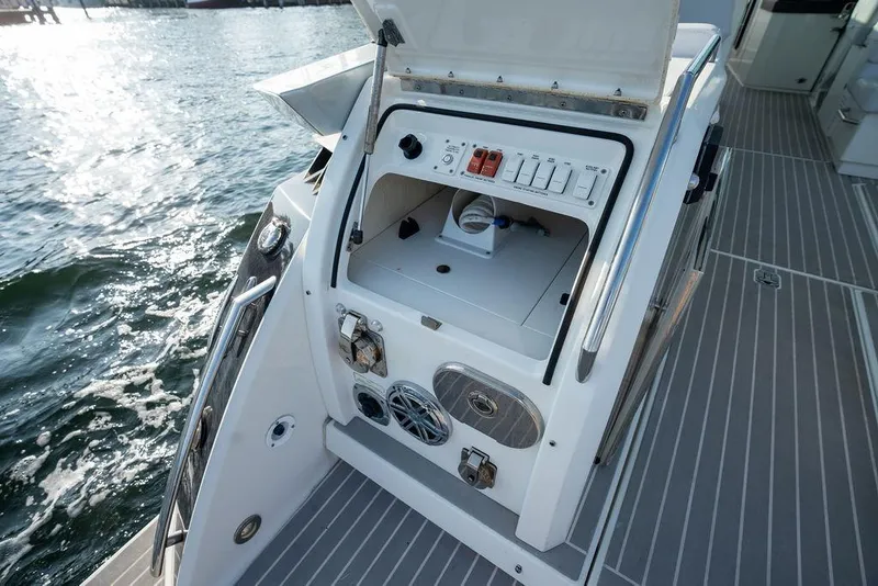 Slide: The Image of The image shows the cockpit of a 2018 Formula 430 Super Sport Crossover with controls and speakers. - 31