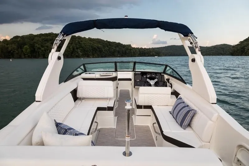 Slide: The Image of 2023-Sea-Ray-SDX-270-Outboard-MarineMax - 6