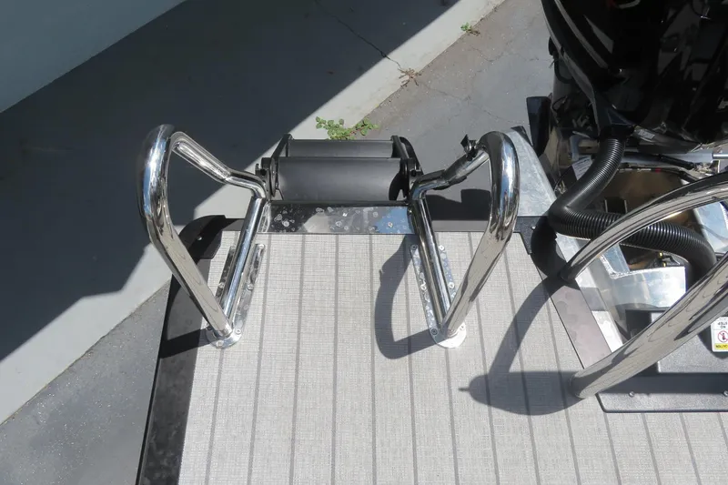 Slide: The Image of Stainless steel ladder on Avalon LSZ Versatile Rear Bench boat, 2027 model. - 41