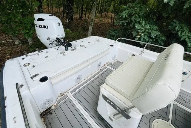 Slide: The Image of 2004 Boston Whaler 220 Dauntless boat interior with Suzuki outboard motor. - 6