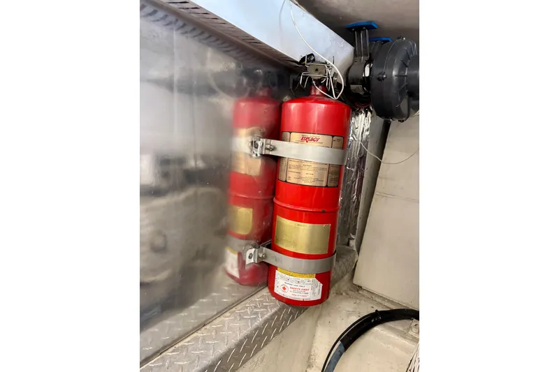 Slide: The Image of Fire extinguisher in 1999 Ocean Yachts 45 Super Sport engine room, mounted securely. - 33