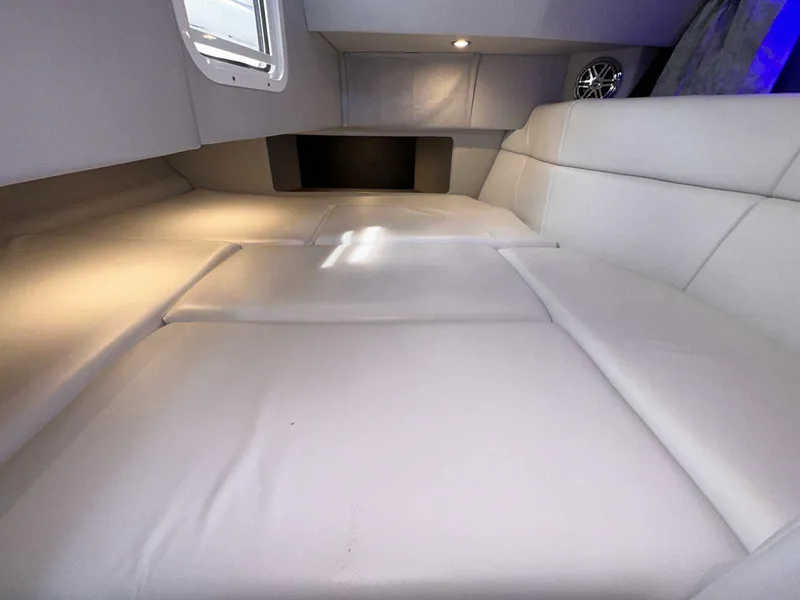 Slide: The Image of Formula 330 Crossover Bowrider I/O 2022 - 52