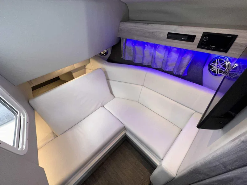 Slide: The Image of Formula 330 Crossover Bowrider I/O 2022 - 50