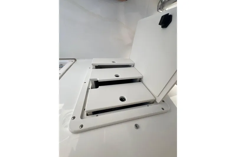 Slide: The Image of White storage compartment on a 2002 Triton 2895 CC boat. - 14