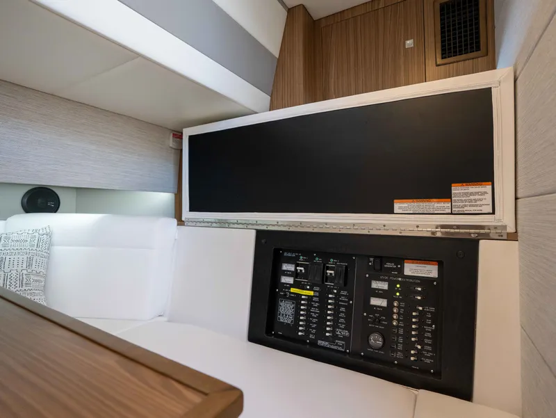 Slide: The Image of Cruisers 42 GLS 2027 - 58