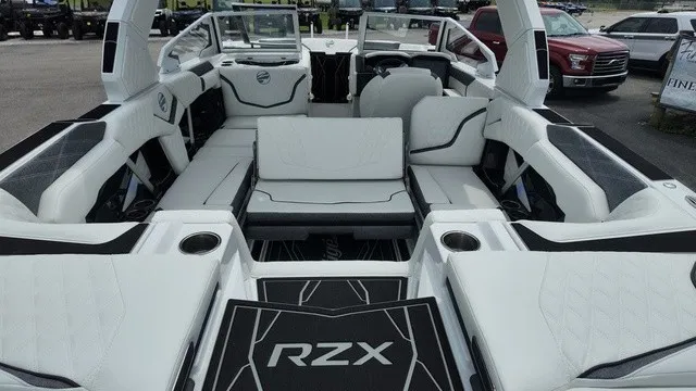 Slide: The Image of Tigé 24RZX 2027 - 67