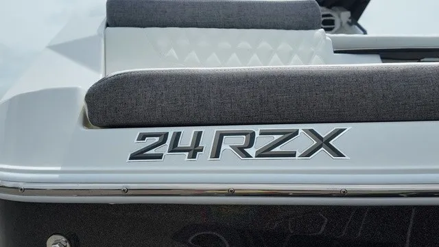 Slide: The Image of Tigé 24RZX 2027 - 14