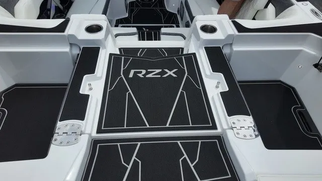 Slide: The Image of Tigé 24RZX 2027 - 66