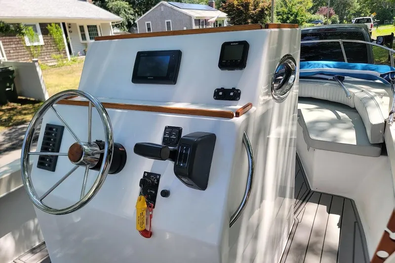 Slide: The Image of 1978 Wellcraft V-20 Steplift boat dashboard with steering wheel and controls. - 7