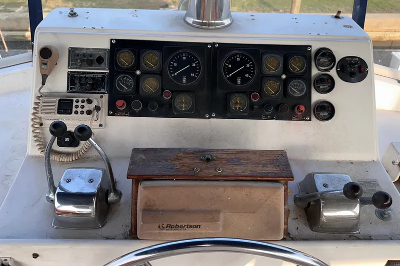 Slide: The Image of Control panel of a 1989 Jefferson Marquessa 52 Extended Deckhouse yacht. - 48