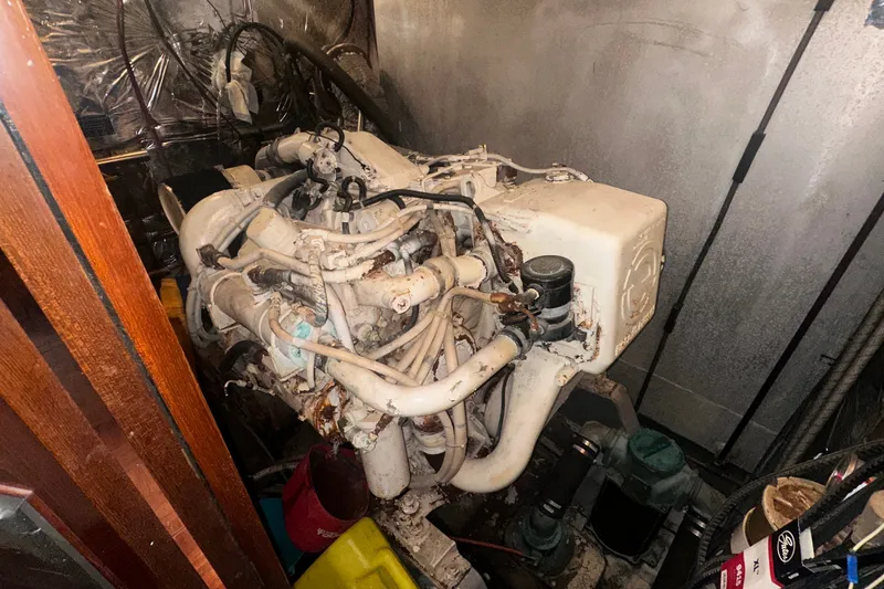 Slide: The Image of Engine room of a 1989 Jefferson Marquessa 52 Extended Deckhouse yacht. - 41