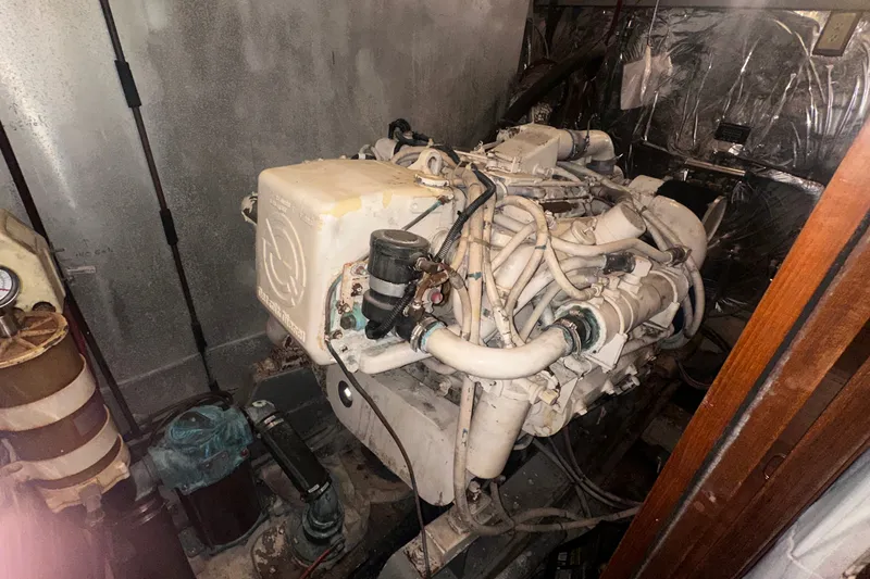 Slide: The Image of Engine room of a 1989 Jefferson Marquessa 52 Extended Deckhouse yacht. - 38