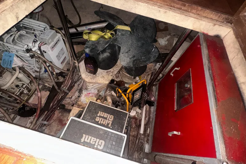 Slide: The Image of Engine room of 1989 Jefferson Marquessa 52 with equipment and tools. - 35