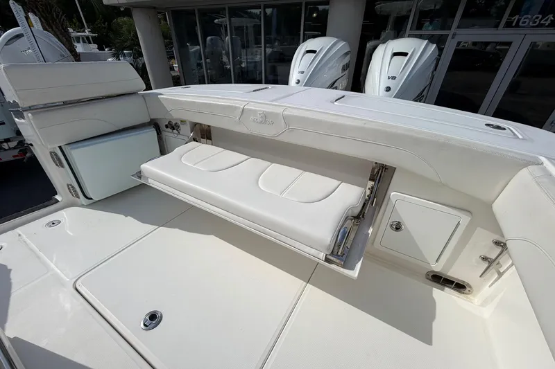 Slide: The Image of 2023 Regulator 31 boat with foldable seating and Yamaha V8 engines. - 24